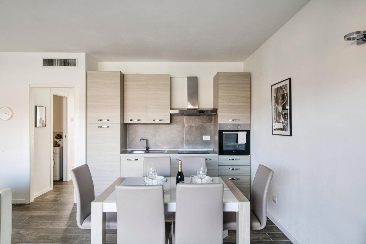 Silvia Lenno House - The House Of Travelers Apartman Kültér fotó