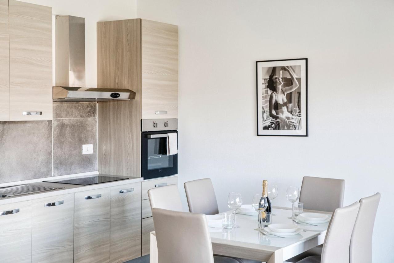 Silvia Lenno House - The House Of Travelers Apartman Kültér fotó