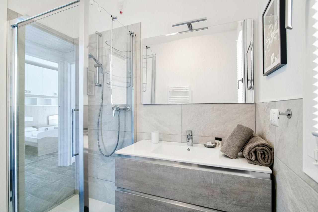 Silvia Lenno House - The House Of Travelers Apartman Kültér fotó